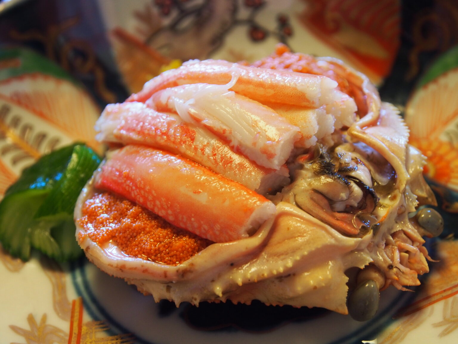 Ein beliebtes Gericht in Ishikawa, das wir an einem Tag gleich zweimal kredenzt bekamen: Schneekrabbenfleisch und Eier in der Krabbenschale angerichtet. © Sonja Blaschke