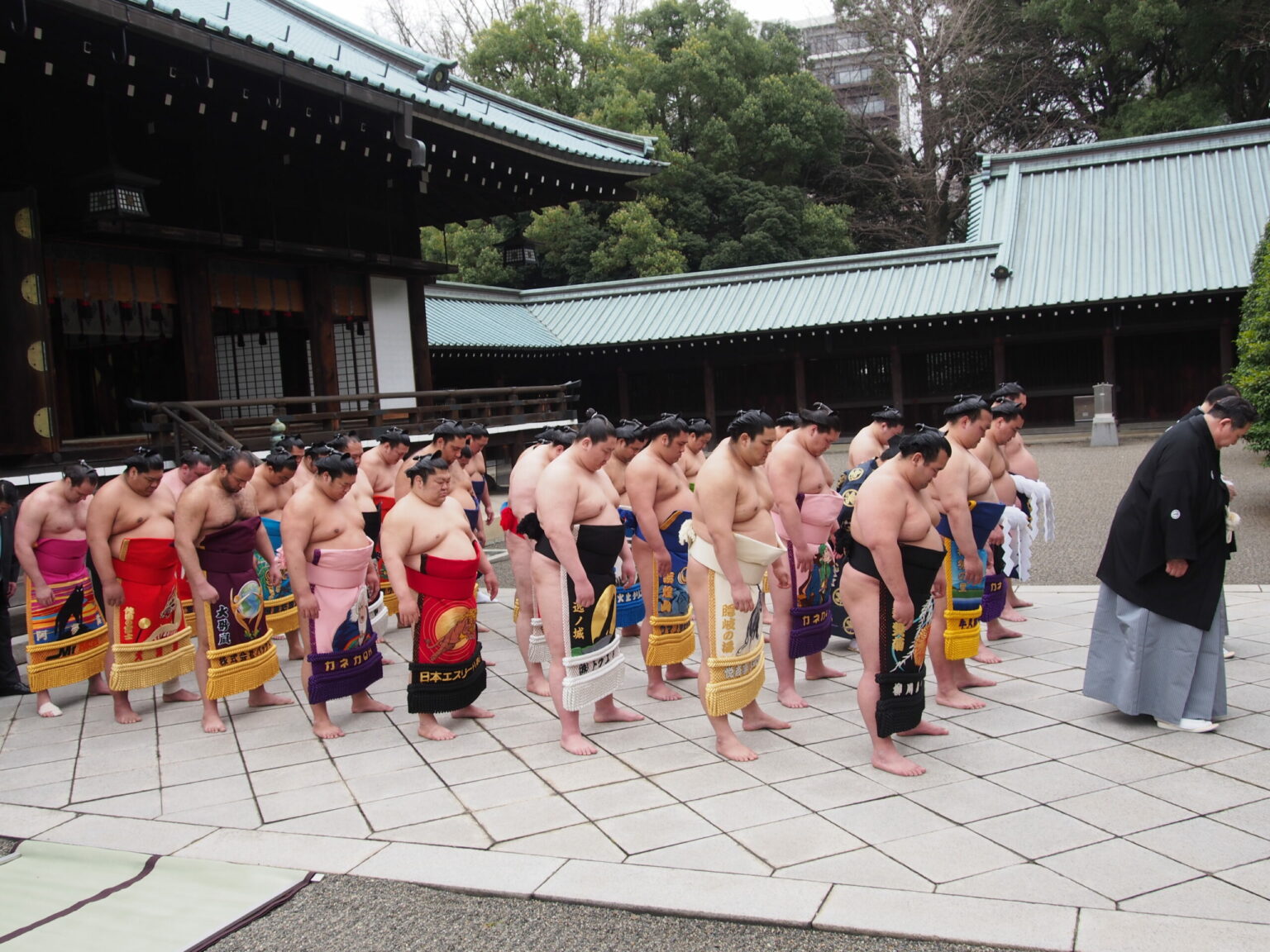 Sumo-Ringer am Yasukuni-Schrein - ein seltener Anblick © Sonja Blaschke