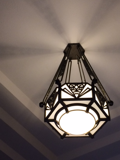 Alle Lampen im Teien-Museum sind individuell designt. Foto: Patrick Zoll