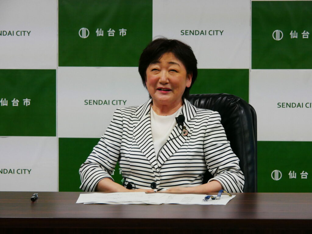 Women in leading positions, like the mayor of Sendai City, are rare in Japan. © Sonja Blaschke
