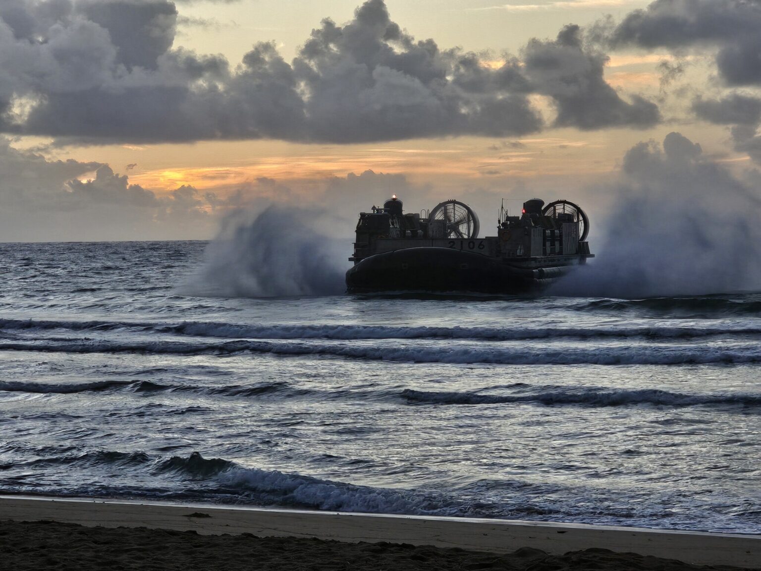 Military exercise with a JSDF hovercraft - really impressive and incredibly loud © Sonja BlaschkeMilitary exercise with a JSDF hovercraft – really impressive and incredibly loud © Sonja Blaschke - Military exercise with a JSDF hovercraft - really impressive and incredibly loud © Sonja Blaschke Military exercise with a JSDF hovercraft – really impressive and incredibly loud © Sonja Blaschke