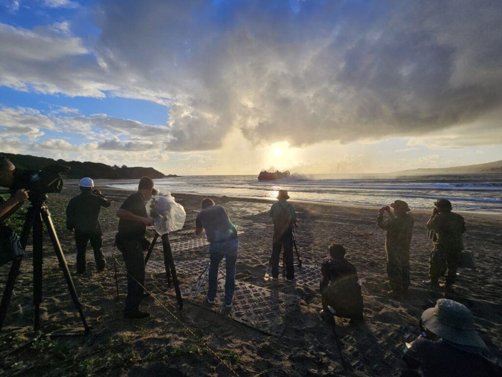 Together with our film team, several local reporters and TV crews were present for the military exercise © Sonja Blaschke