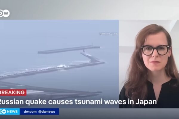 Live reporting for DW about tsunami warnings in Japan after Kamchatka quake © Sonja Blaschke