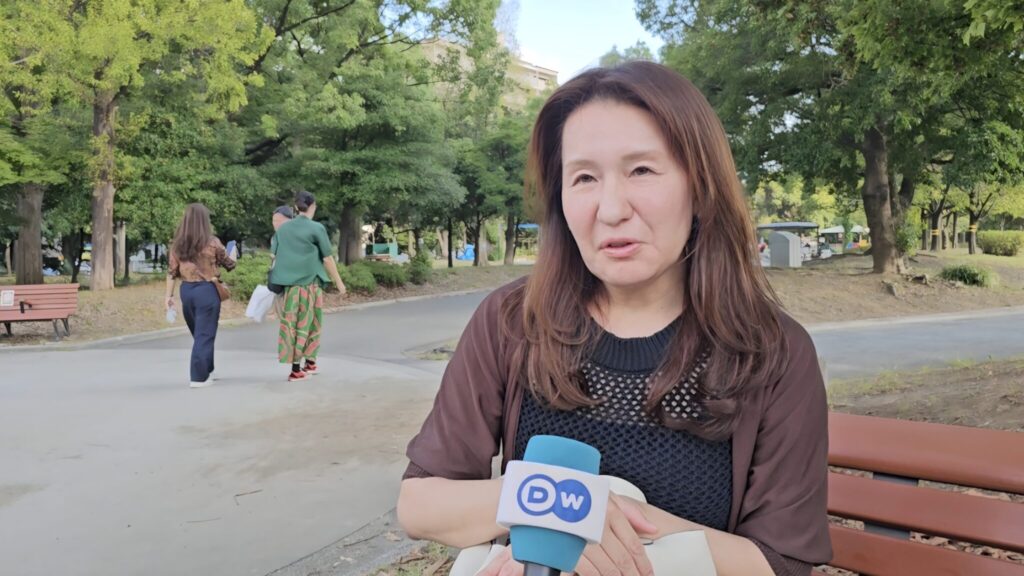 A few days before the LDP leadership election: collecting vox pops in a Tokyo park © Sonja Blaschke | Collecting vox pops in a suburban park in Tokyo © Sonja Blaschke