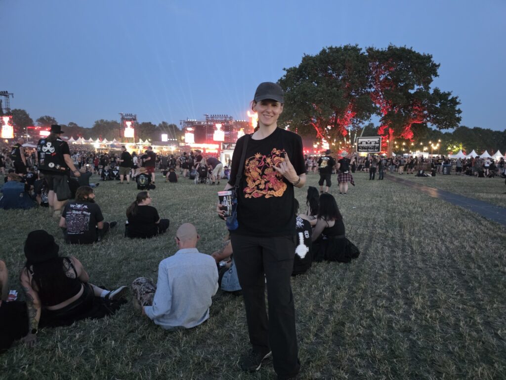 Zum ersten Mal am Wacken Open Air! Mit Rucksack und Zelt bei Hitze, Staub, aber auch mit vielen tollen Shows und Begegnungen! © Sonja Blaschke Zum ersten Mal am Wacken Open Air! Mit Rucksack und Zelt bei Hitze, Staub, aber auch mit vielen tollen Shows und Begegnungen! © Sonja Blaschke