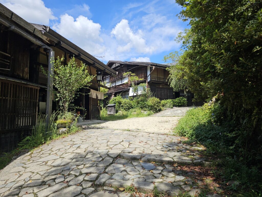 In Japan’s Edo period, many travellers passed through the Kiso valley © Sonja Blaschke | In Japan's Edo period, many travellers passed through the Kiso valley © Sonja Blaschke In Japan’s Edo period, many travellers passed through the Kiso valley © Sonja Blaschke | In Japan's Edo period, many travellers passed through the Kiso valley © Sonja Blaschke