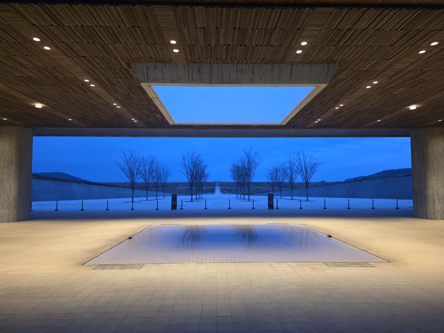 Das Iwate Tsunami Memorial Museum in Rikuzentakata steht auf aufgeschüttetem Land © Sonja Blaschke Das Iwate Tsunami Memorial Museum in Rikuzentakata steht auf aufgeschüttetem Land © Sonja Blaschke