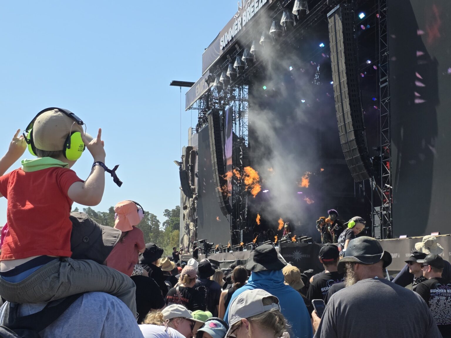 The cutest thing you will see today: Kids rocking out to Heavysaurus tunes © Sonja Blaschke