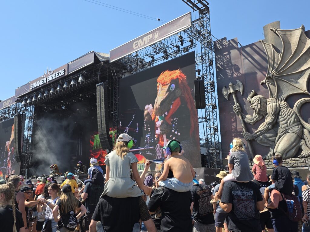 With dino metal band Heavysaurus at Southern Germany’s biggest metal festival © Sonja Blaschke | With dino metal band Heavysaurus at Southern Germany's biggest metal festival © Sonja Blaschke